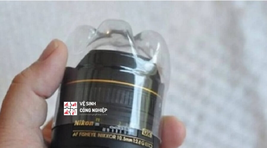 Mẹo Dùng chai nhựa để bảo vệ ống kính