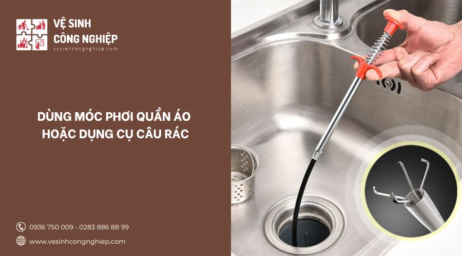 móc phơi quần áo hoặc dụng cụ câu rác thông cống nghẹt 