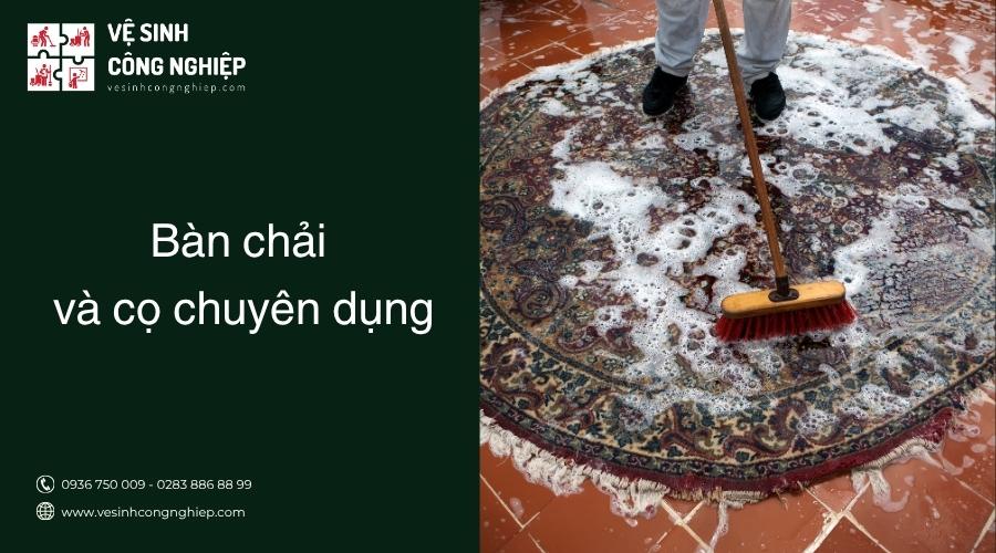 bàn chải và cọ chuyên dụng làm sạch thảm 