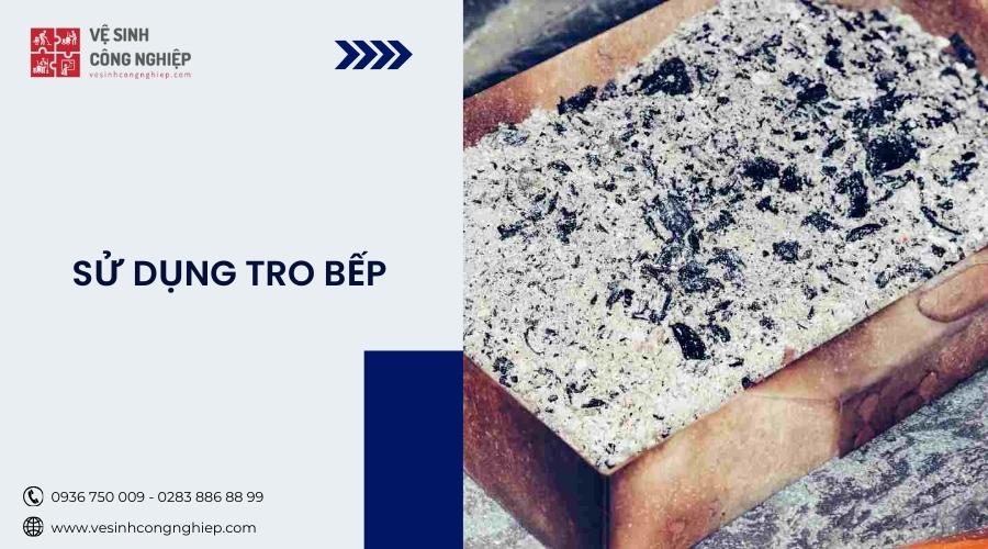 Sử dụng tro bếp tẩy sạch nhà vệ sinh bị ố vàng