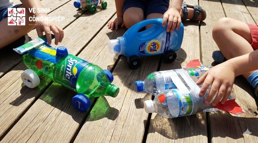 Phi thuyền, xe hơi làm từ vỏ chai nhựa