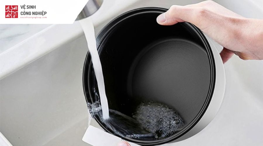 Vệ sinh lòng nồi
