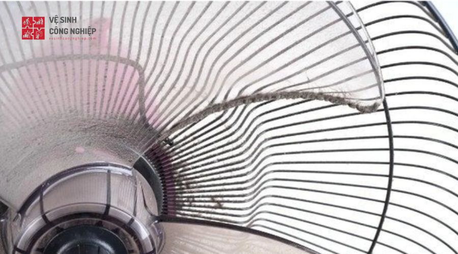 Bụi từ đồ dùng, thiết bị trong nhà